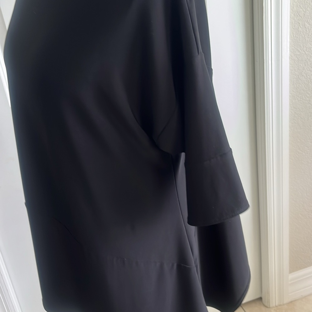 NWOT Sympli black asymmetrical three-quarter sleeve relaxed fit top size 10 - Picture 3 of 5